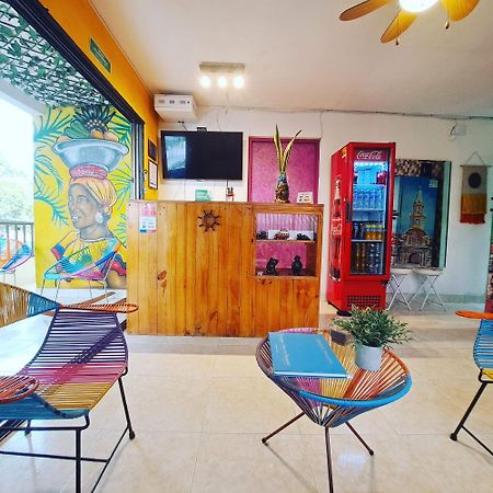 Hostel Shalom Adonai Cartagena Bagian luar foto