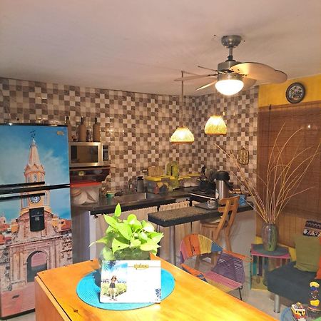 Hostel Shalom Adonai Cartagena Bagian luar foto
