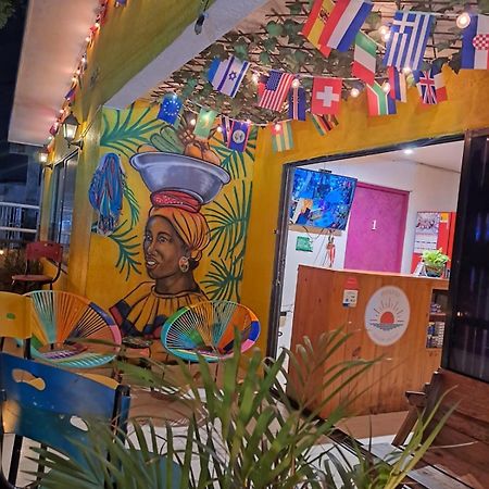 Hostel Shalom Adonai Cartagena Bagian luar foto