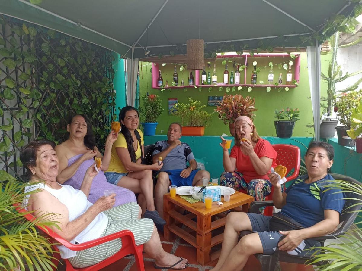 Hostel Shalom Adonai Cartagena Bagian luar foto
