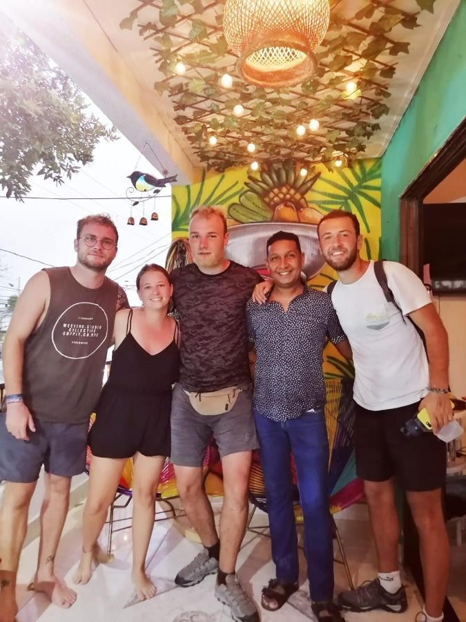 Hostel Shalom Adonai Cartagena Bagian luar foto