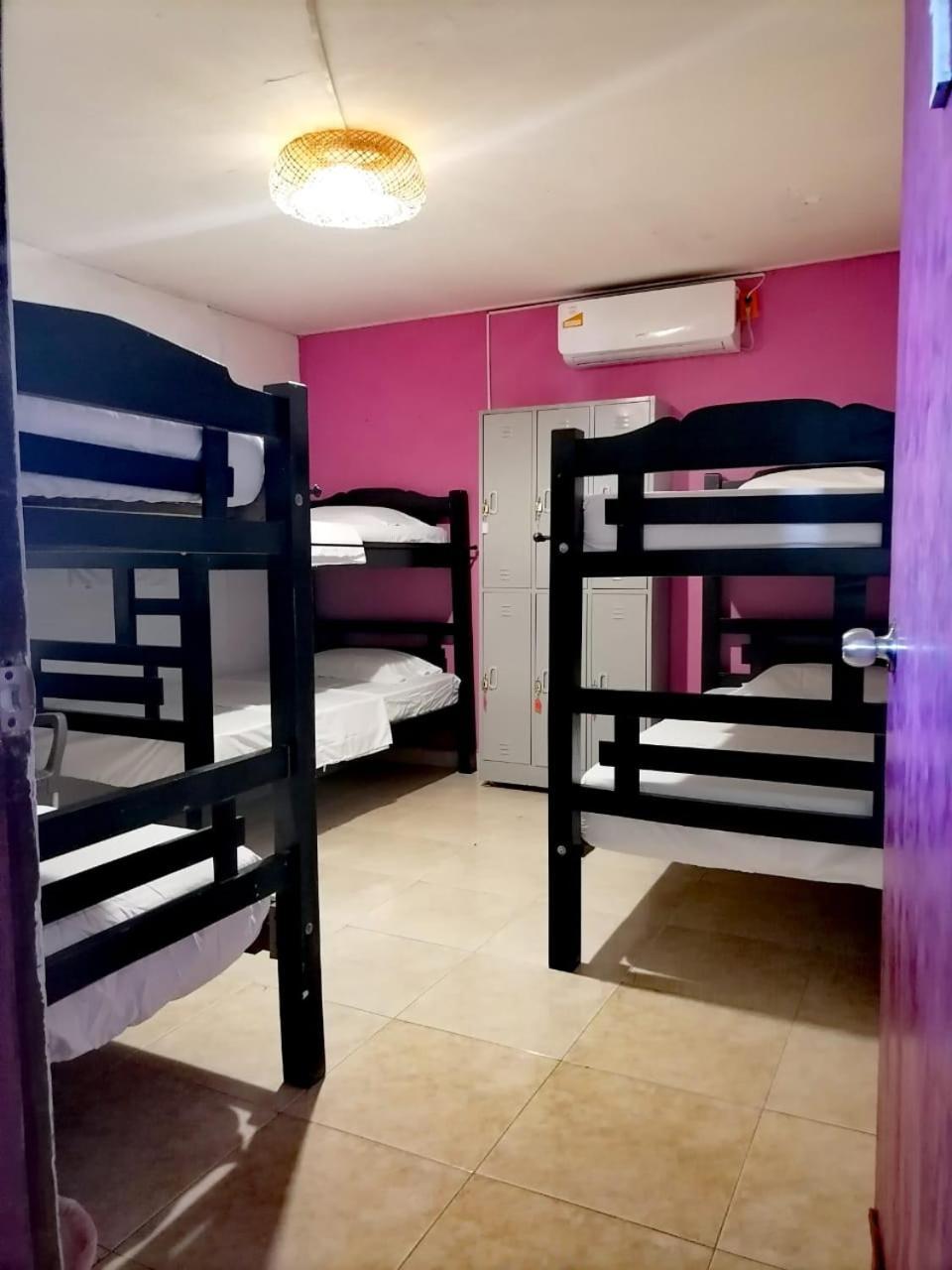 Hostel Shalom Adonai Cartagena Bagian luar foto