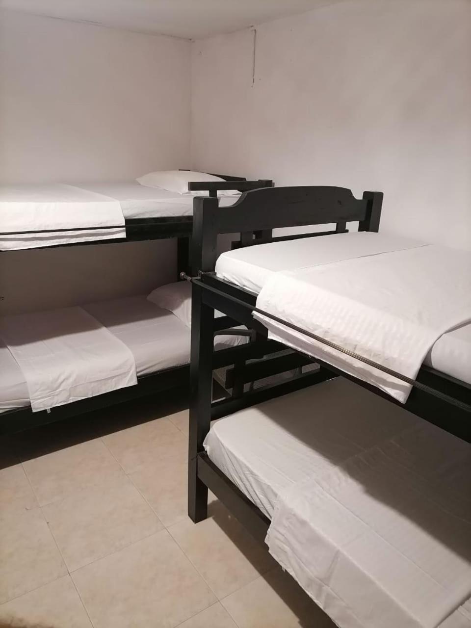 Hostel Shalom Adonai Cartagena Bagian luar foto