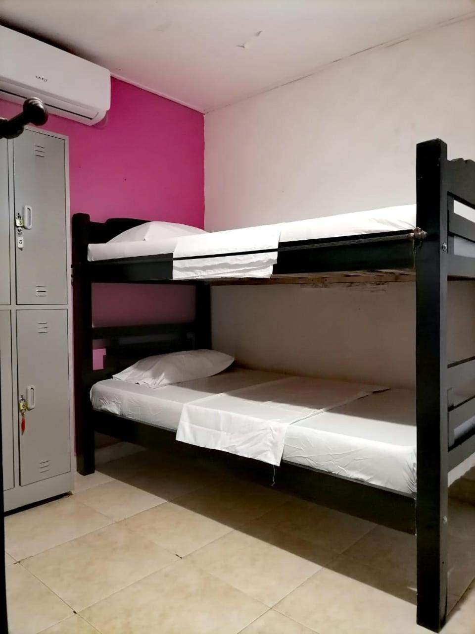 Hostel Shalom Adonai Cartagena Bagian luar foto
