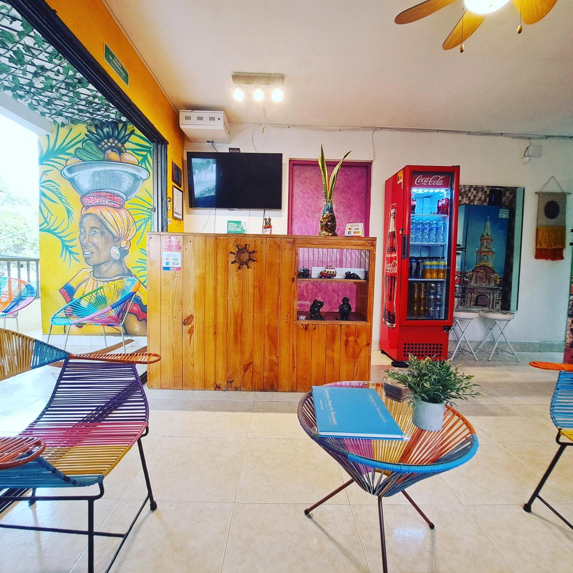 Hostel Shalom Adonai Cartagena Bagian luar foto