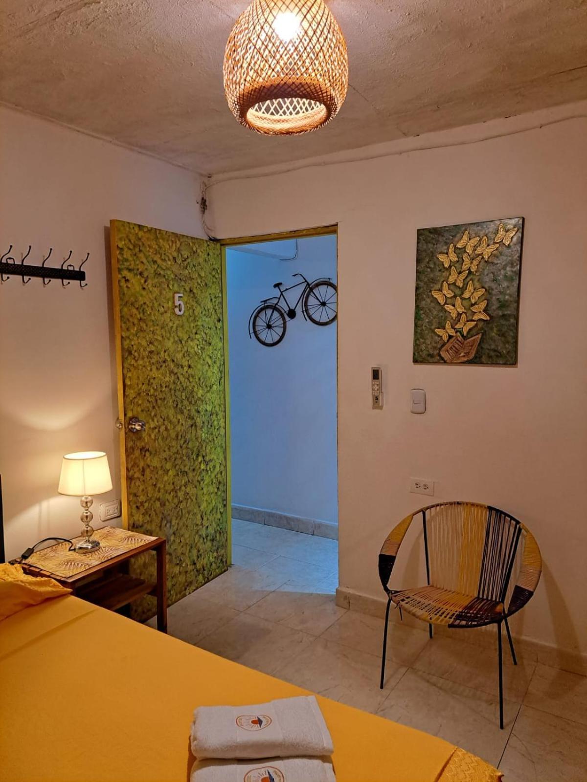 Hostel Shalom Adonai Cartagena Bagian luar foto