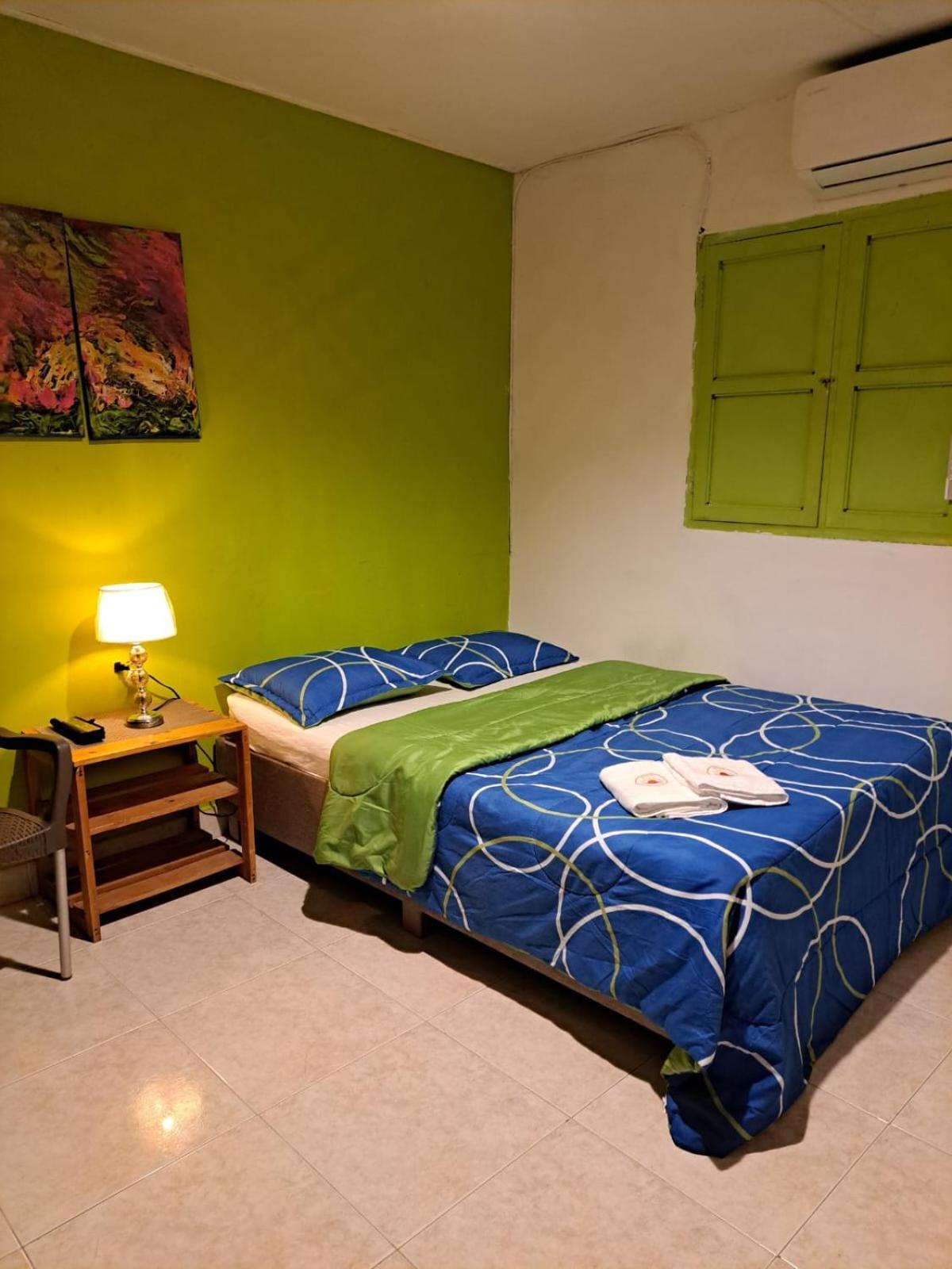 Hostel Shalom Adonai Cartagena Bagian luar foto