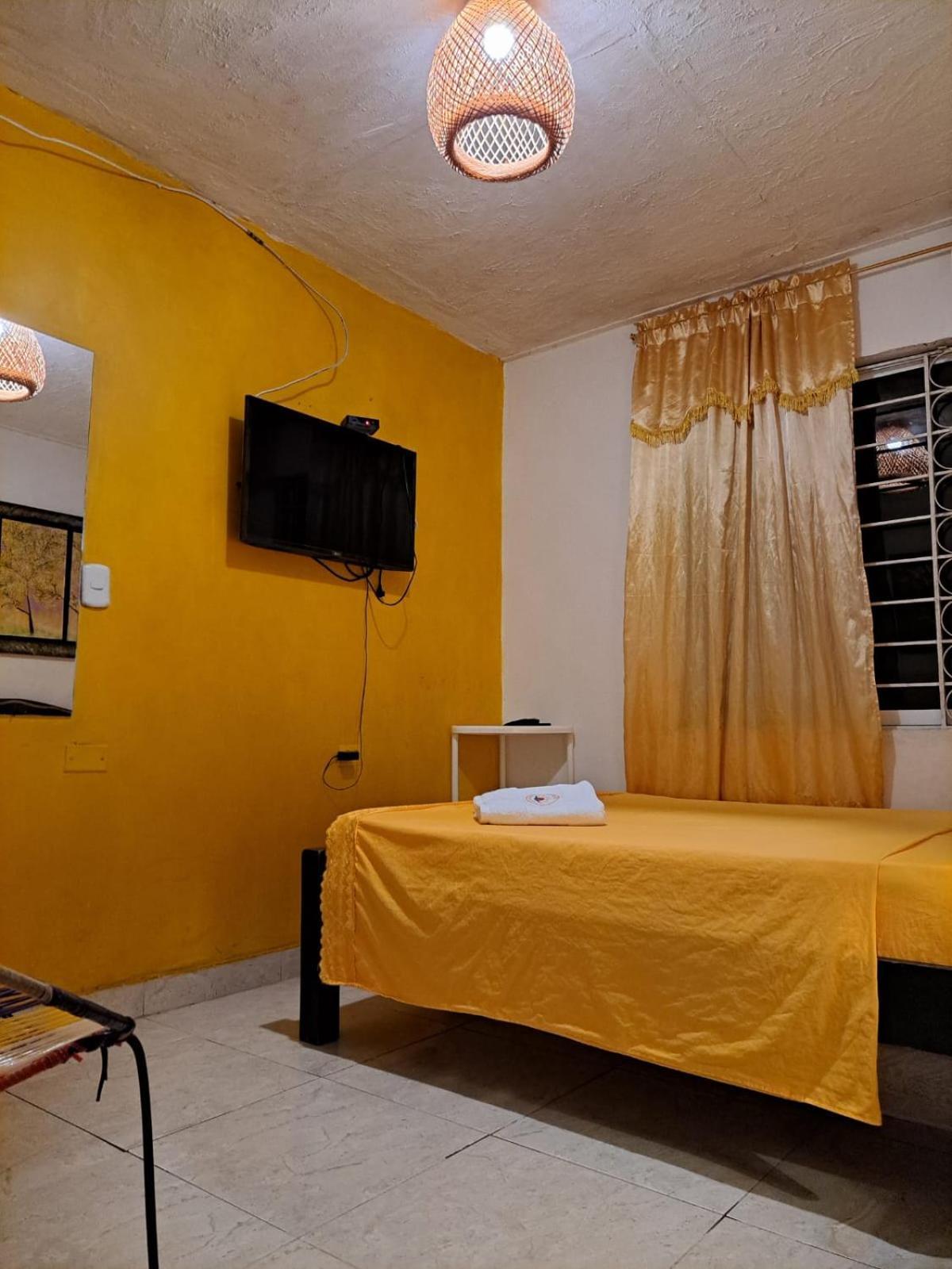 Hostel Shalom Adonai Cartagena Bagian luar foto