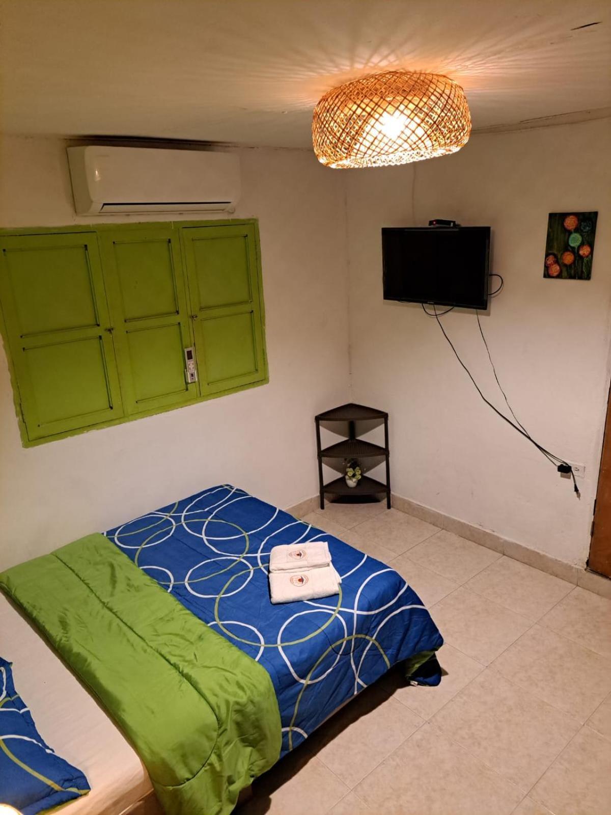 Hostel Shalom Adonai Cartagena Bagian luar foto