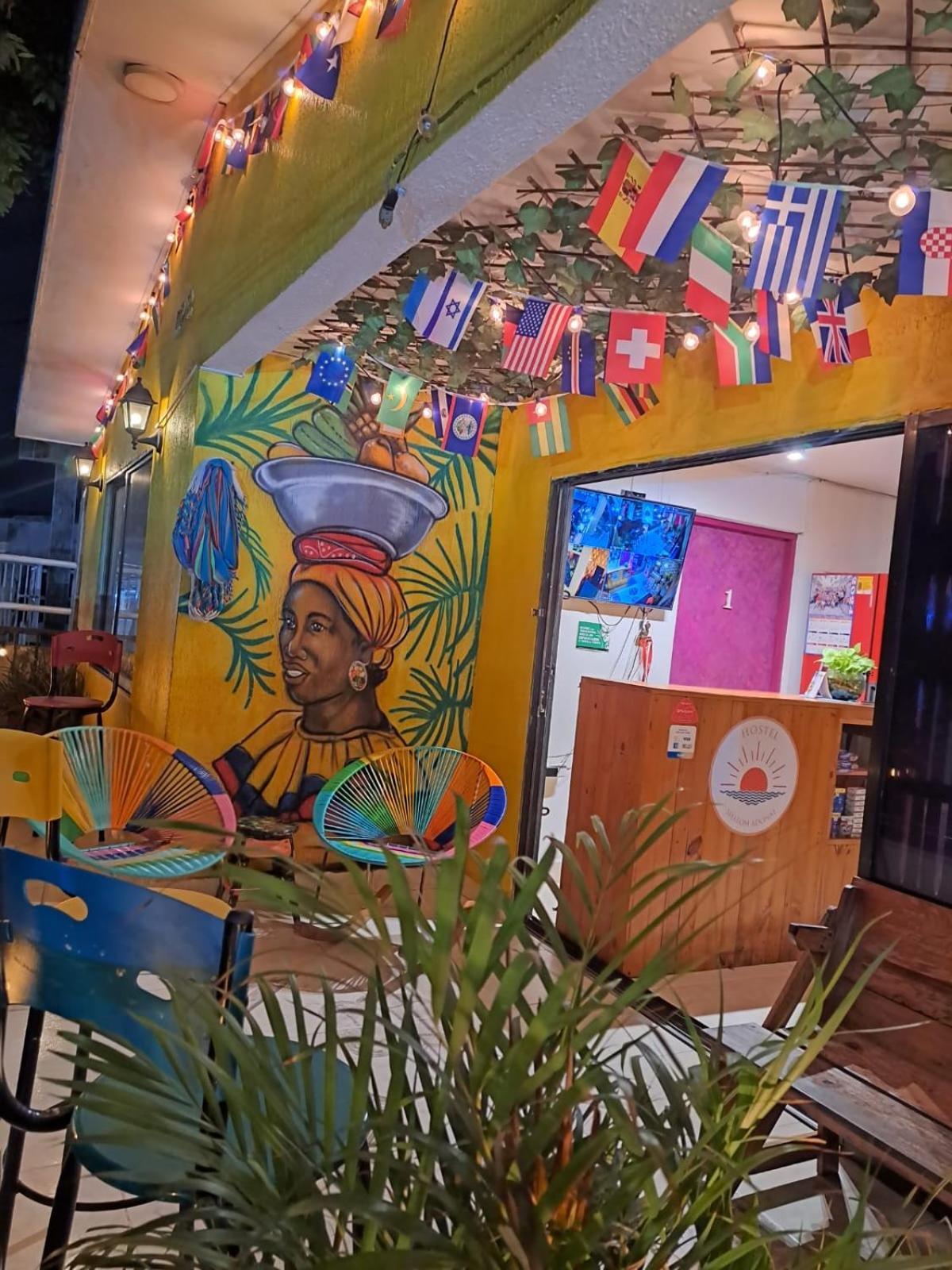 Hostel Shalom Adonai Cartagena Bagian luar foto