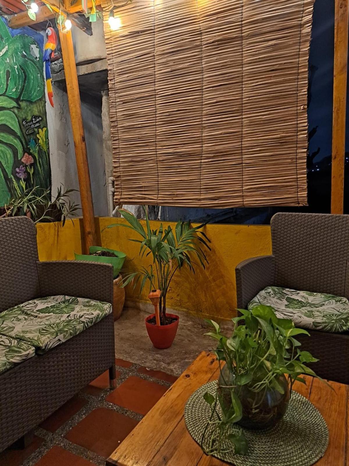 Hostel Shalom Adonai Cartagena Bagian luar foto