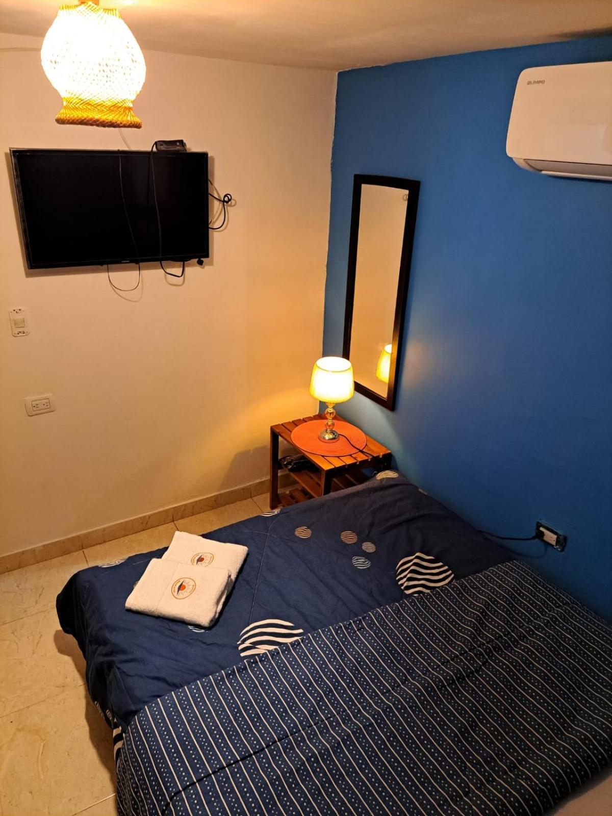 Hostel Shalom Adonai Cartagena Bagian luar foto