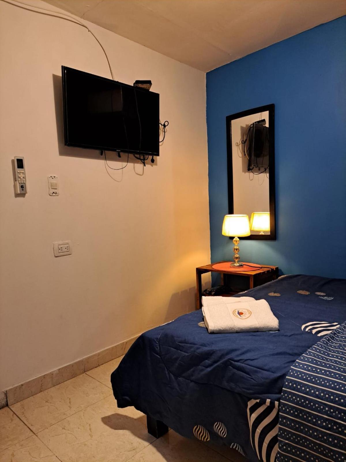 Hostel Shalom Adonai Cartagena Bagian luar foto