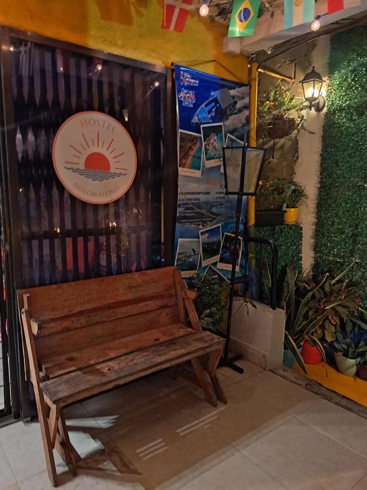 Hostel Shalom Adonai Cartagena Bagian luar foto