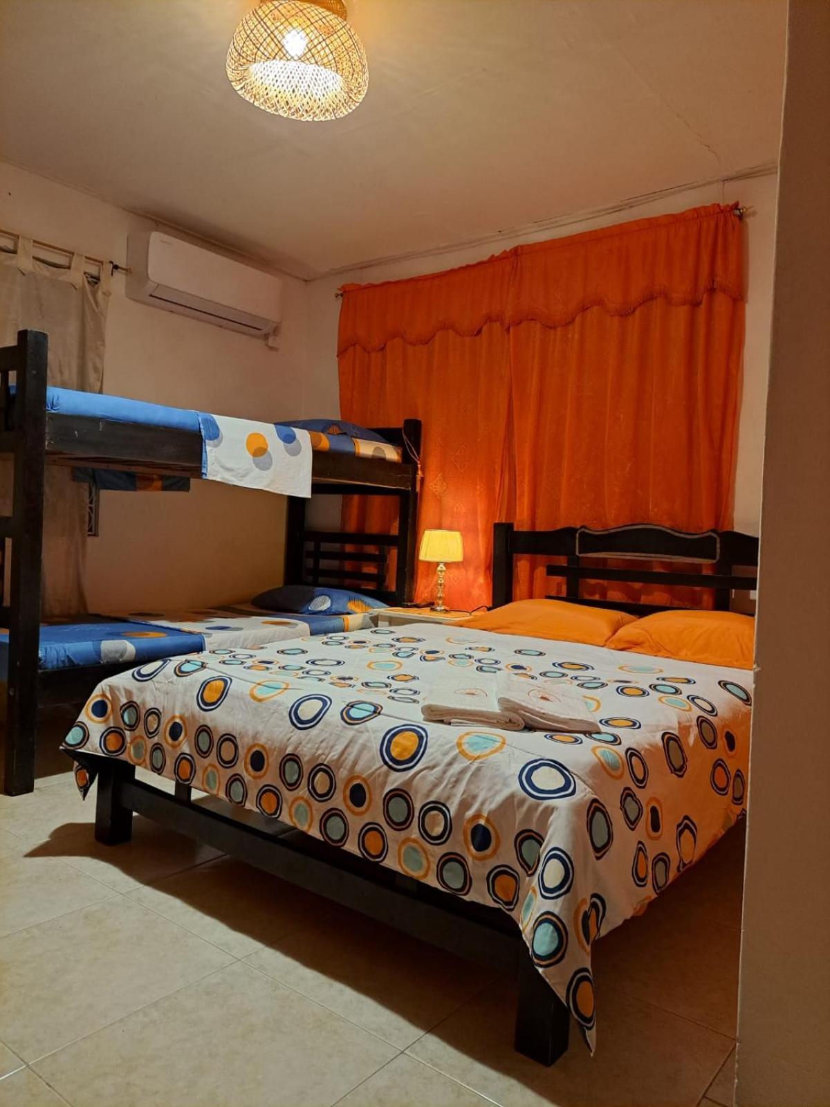 Hostel Shalom Adonai Cartagena Bagian luar foto