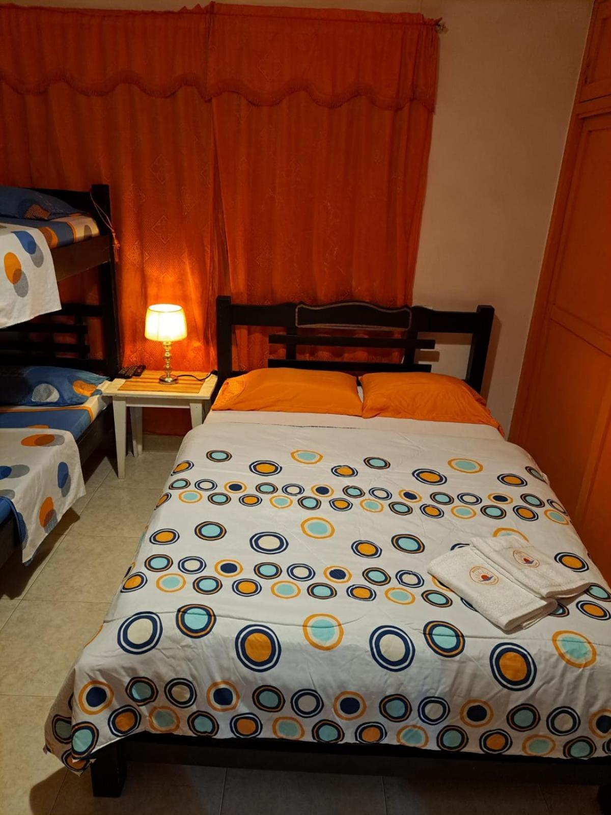 Hostel Shalom Adonai Cartagena Bagian luar foto
