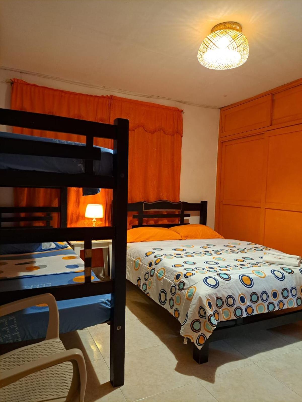 Hostel Shalom Adonai Cartagena Bagian luar foto